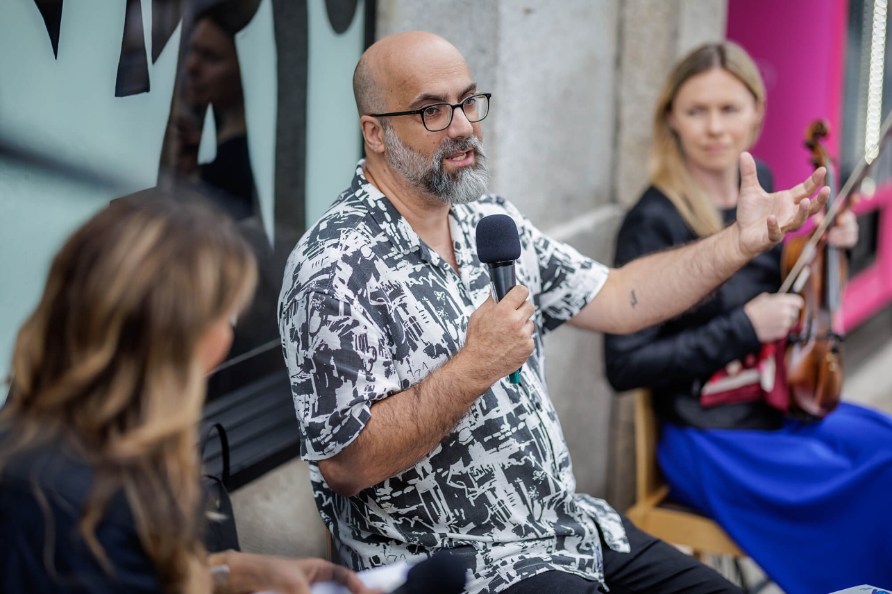 Valter Hugo Mãe reveals behind-the-scenes details of the film adaptation of “The Son of a Thousand Men” at Livraria Lello